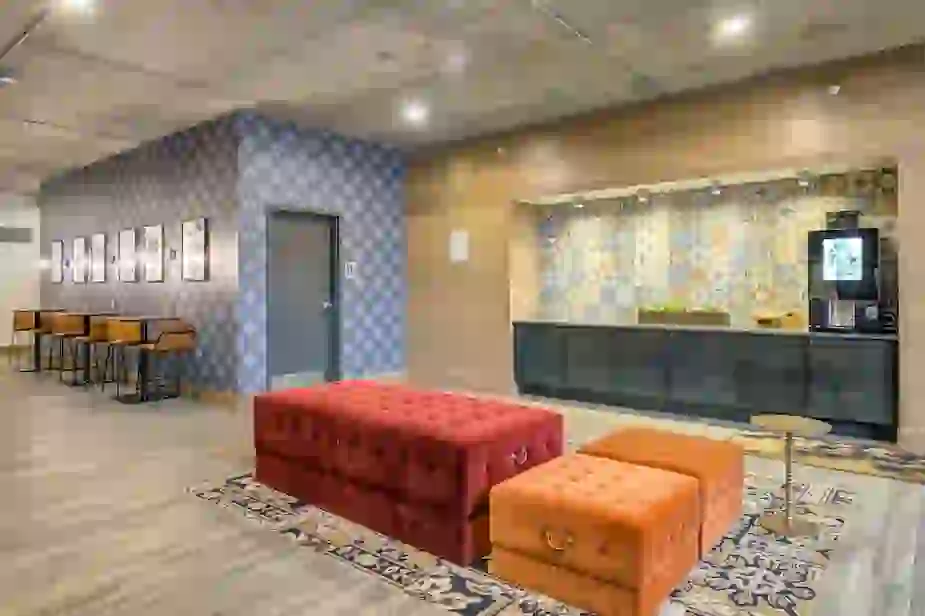 Coffee Bar, decorative seating, and 2-up tables